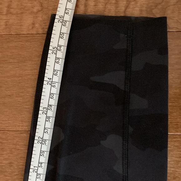 EUC Fast and Free Camo Lululemon Leggings size 4 - Picture 8 of 8